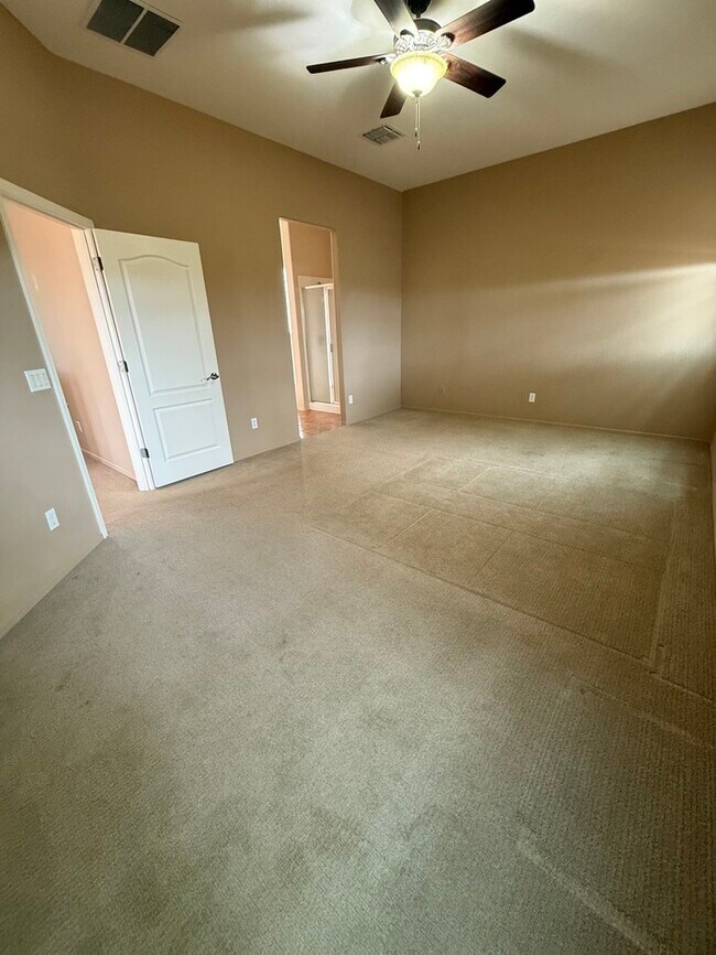 Building Photo - HOUSE FOR RENT