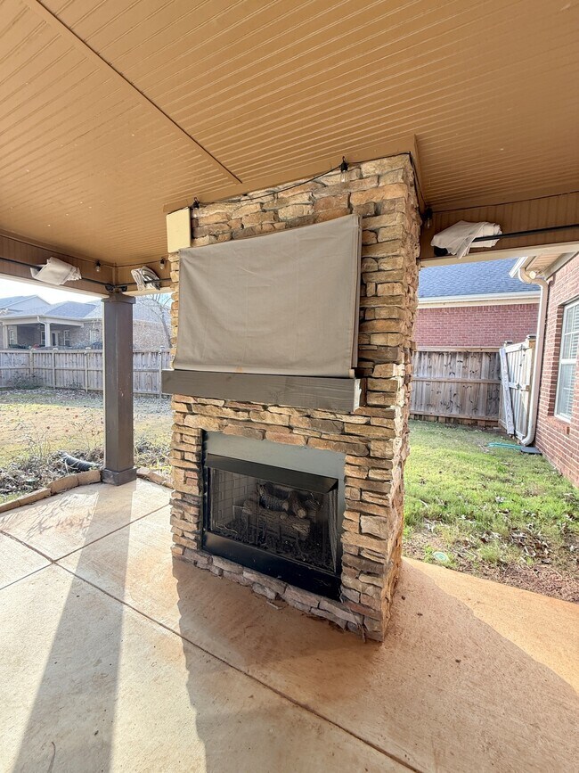 Building Photo - 118 Crystal Lake Dr