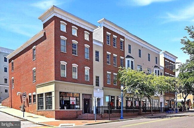 Building Photo - 136 Bridge St