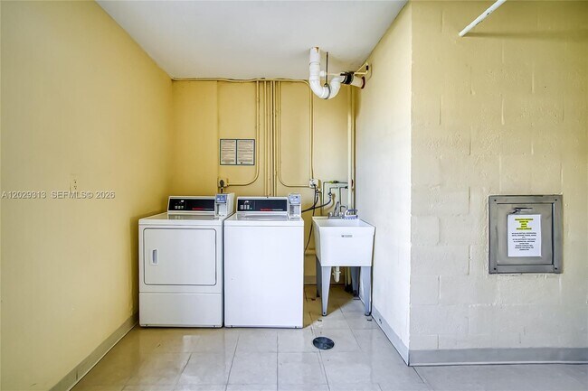 Building Photo - 3031 N Ocean Blvd