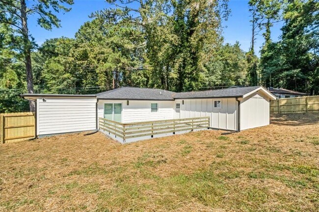 Building Photo - 1514 Peachcrest Rd