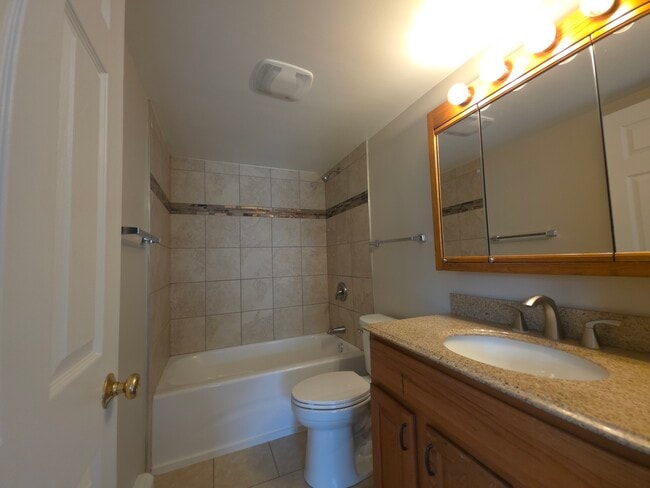 Building Photo - 412 E Bailey Rd