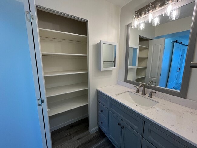 Building Photo - Pearl Ridge Gardens & Tower (Aiea) - 1 bedroom, 1 parking, swimming pool, and AC