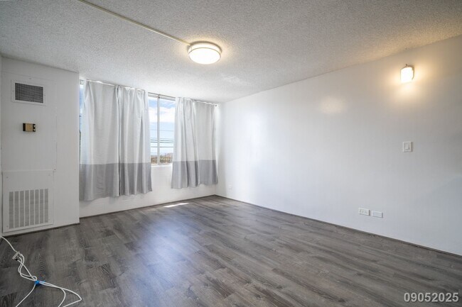 Building Photo - $2,300 / 1br - 594ft2 - Beautifully Renova...