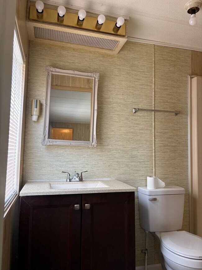 Building Photo - 2bed/2bath SFH Rent $1250/month ready May 2026
