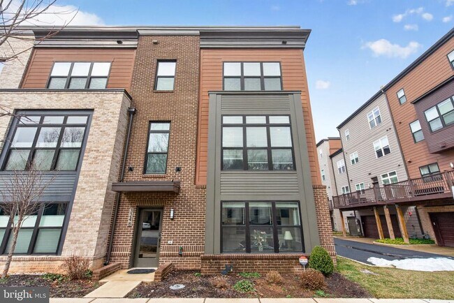 Building Photo - 3248 Royal Fern Pl