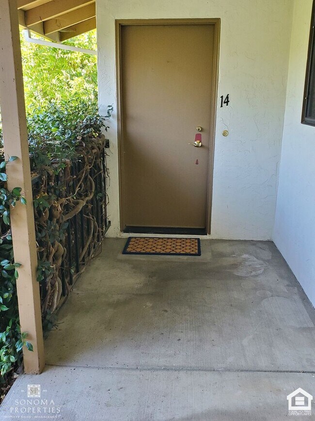 Primary Photo - 2BD/2BA Upper-Level Condo on Sonoma's East...