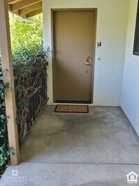 Building Photo - 2BD/2BA Upper-Level Condo on Sonoma's East...