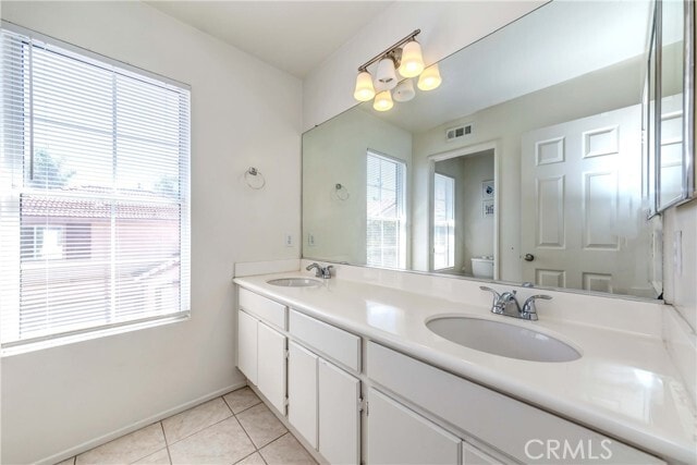 Building Photo - 5 Pelicano