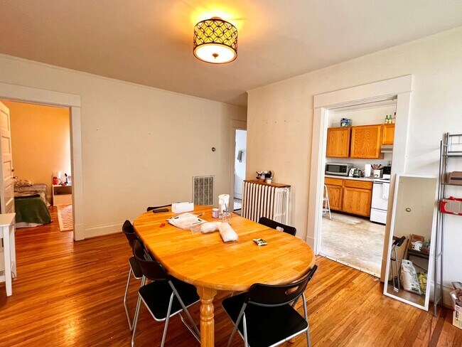 Building Photo - Charming 1920's Single family home near Scott Stadium & UVA for Rent