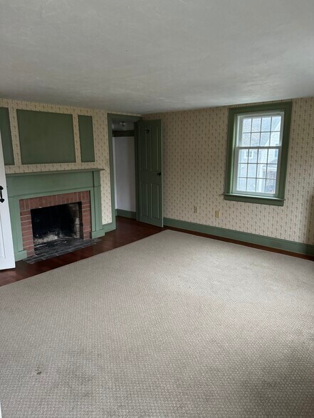 Building Photo - 39 Jarves St