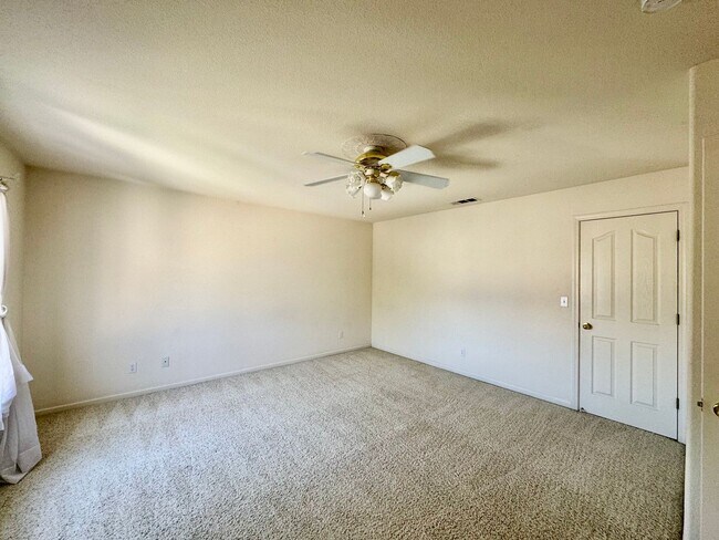 Building Photo - 915 Cardoza Rd