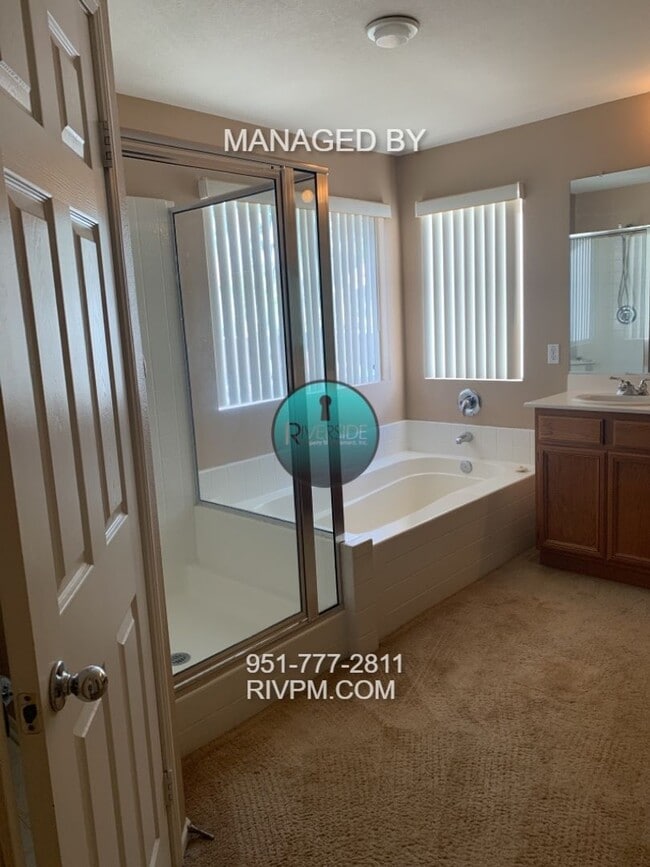 Building Photo - Highly Desirable Orangecrest Location!!!