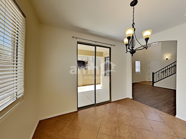 Building Photo - 576 E Calle De Ocaso