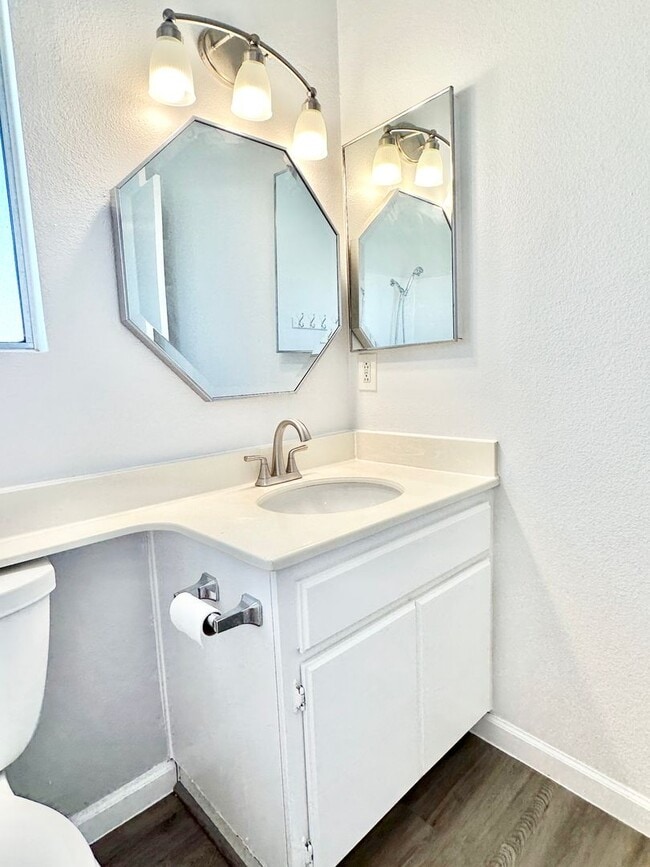 Building Photo - Beautiful Two-Story Home, Guajome Park, Community Pool, San Luis Rey Hiking/Biking Path, Lovely C...