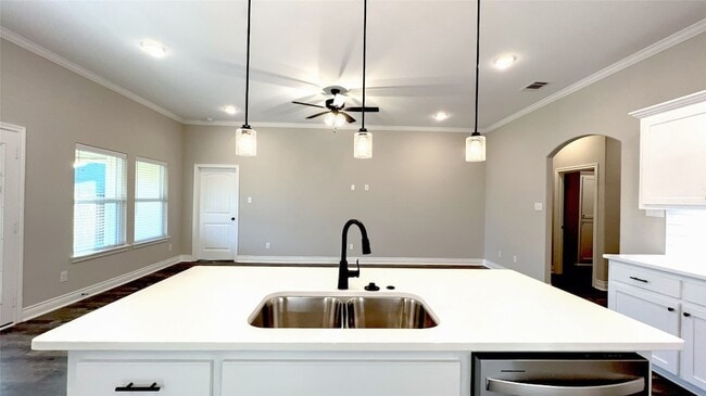 Building Photo - 805 Tippit Ln