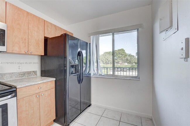 Building Photo - 8620 N Sherman Cir