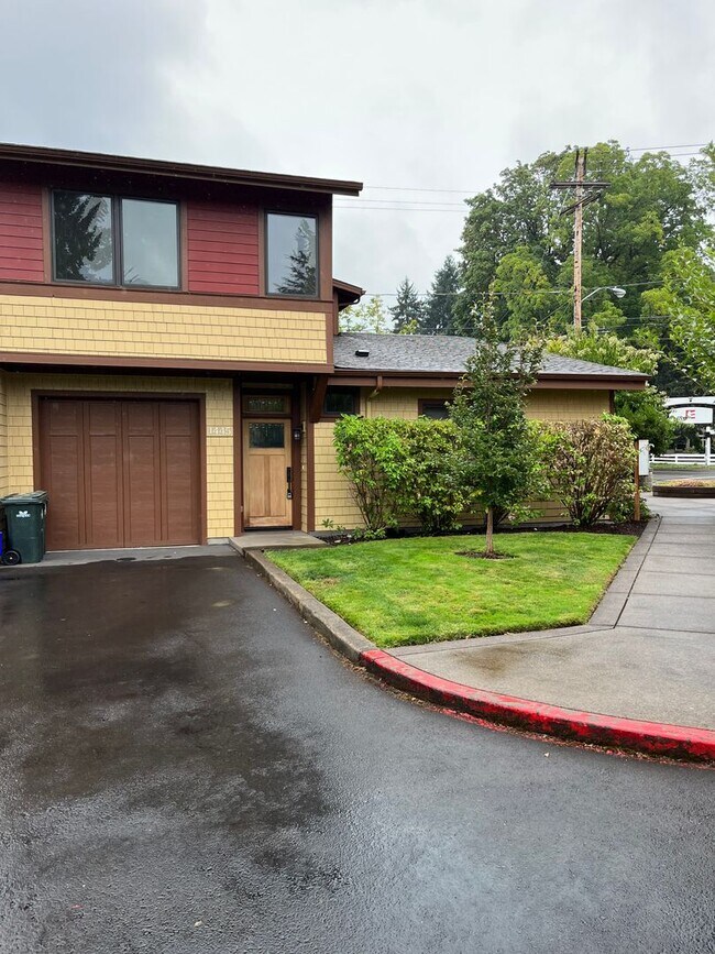 Building Photo - 3-Bedroom Condo in Cal Young