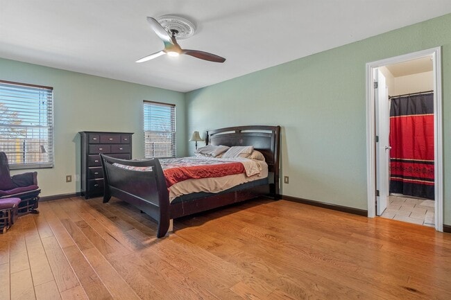 Building Photo - 120 Live Oak Ln