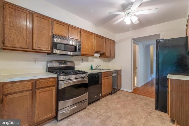 Building Photo - 4796 Gainsborough Dr