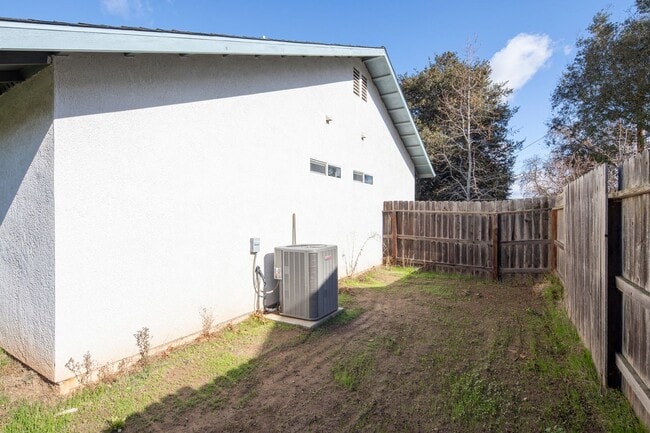 Building Photo - Lovely 3 Bedroom Home in Beautiful Los Alamos!