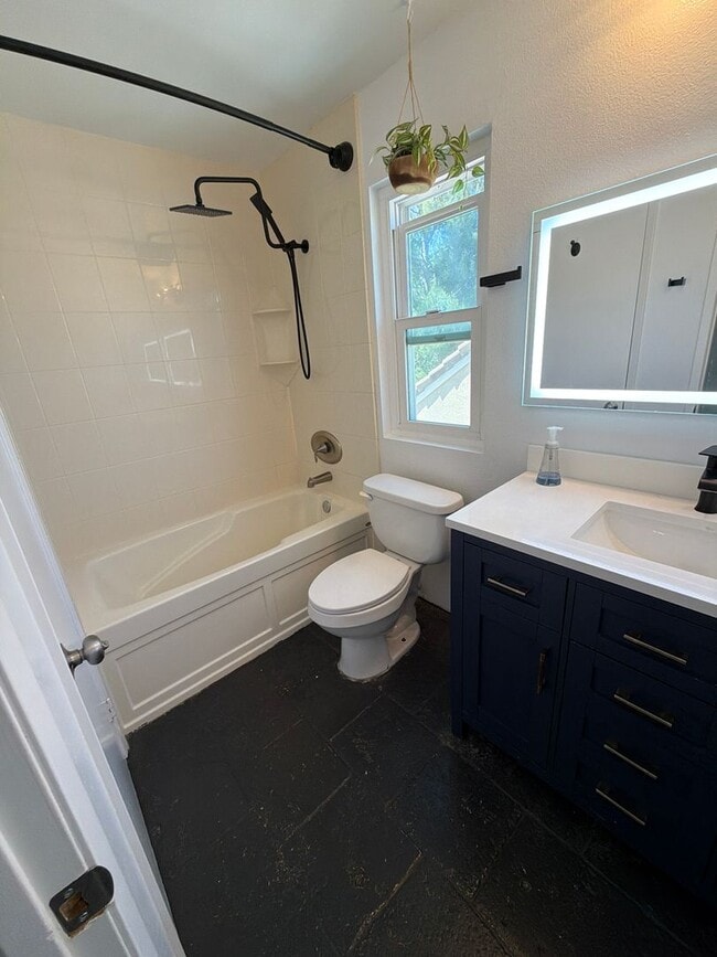 Building Photo - 3 BEDROOM ELEGANCE IN MISSION VIEJO'S PRESTIGIOUS CALIFORNIA COLONY