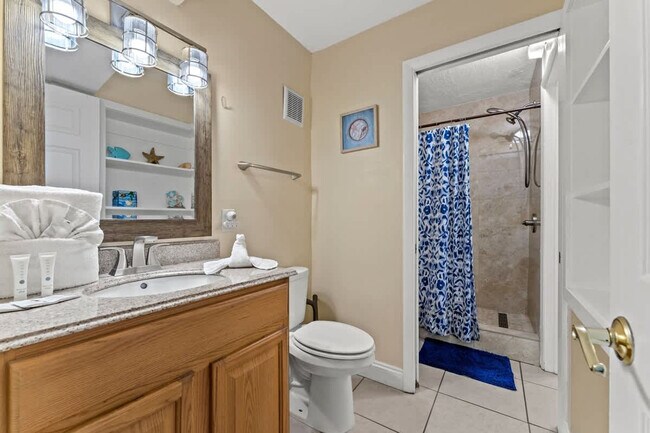 Building Photo - 8743 Thomas Dr