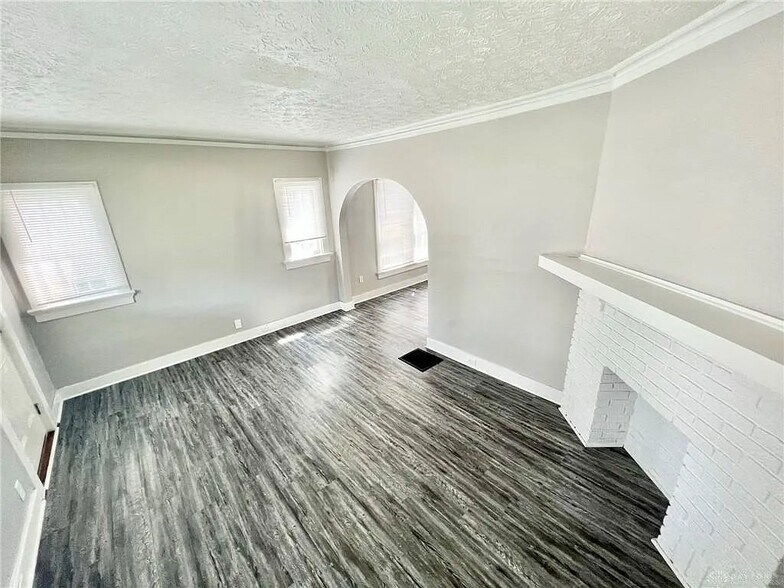 Building Photo - 1319 Highland Ave