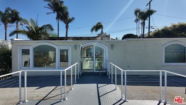 Building Photo - 8120 Billowvista Dr