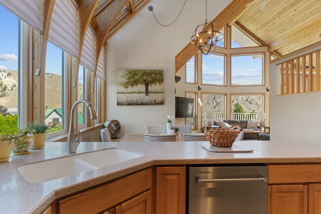 Building Photo - Luxurious Fully Furnished 3-Bedroom, 4-Bathroom Home – Move-In Ready!