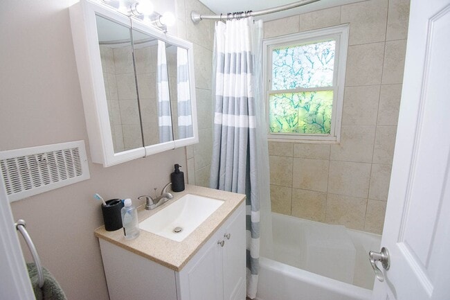 Building Photo - Charming 1-Bed Home With Patio + Garage Minutes From Downtown