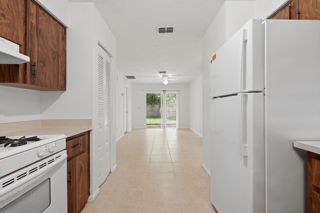 Building Photo - 2 Bedroom, 2 Bath House in Palmetto Woods!