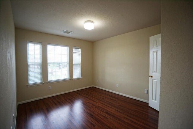 Building Photo - 21503 Mt McKinley Way