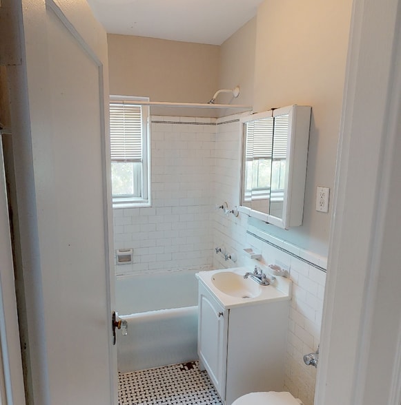 Apt 22 - 113 College Ave