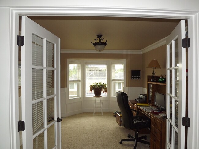 Building Photo - Gorgeous 3 bedroom, 2.5 bath in "Eagle Hei...