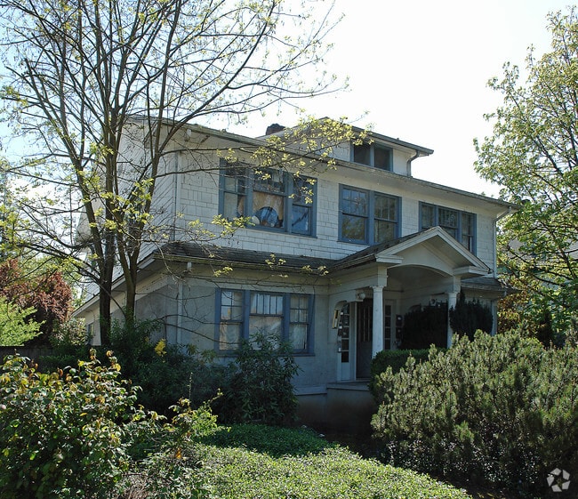 Building Photo - 434 E 13th Ave
