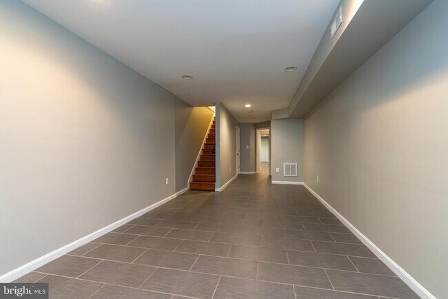 Building Photo - 1330 S Charles St