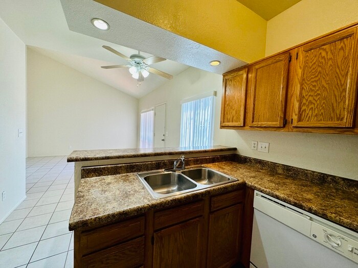 Building Photo - 3231 E Presidio Rd