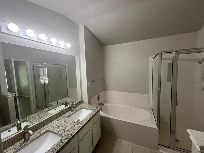 Building Photo - 713 Hogan