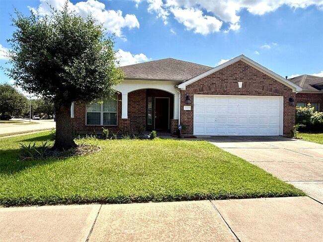 Building Photo - 10022 Driftwood Park Dr