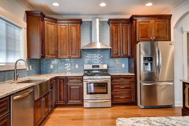 Building Photo - MOVE IN READY! GORGEOUS HOME IN CHESAPEAKE!
