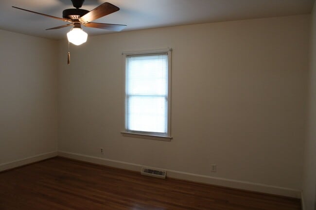 Building Photo - 1705 Hillcrest Dr W