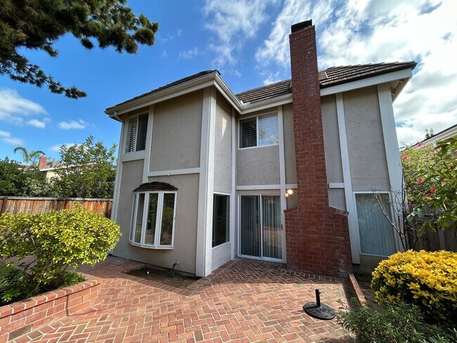 Building Photo - Stunning 4 Bedroom 2.5 Bath Home with Offi...