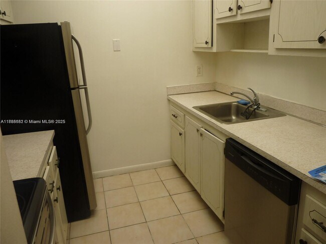 Building Photo - 14201 N Kendall Dr