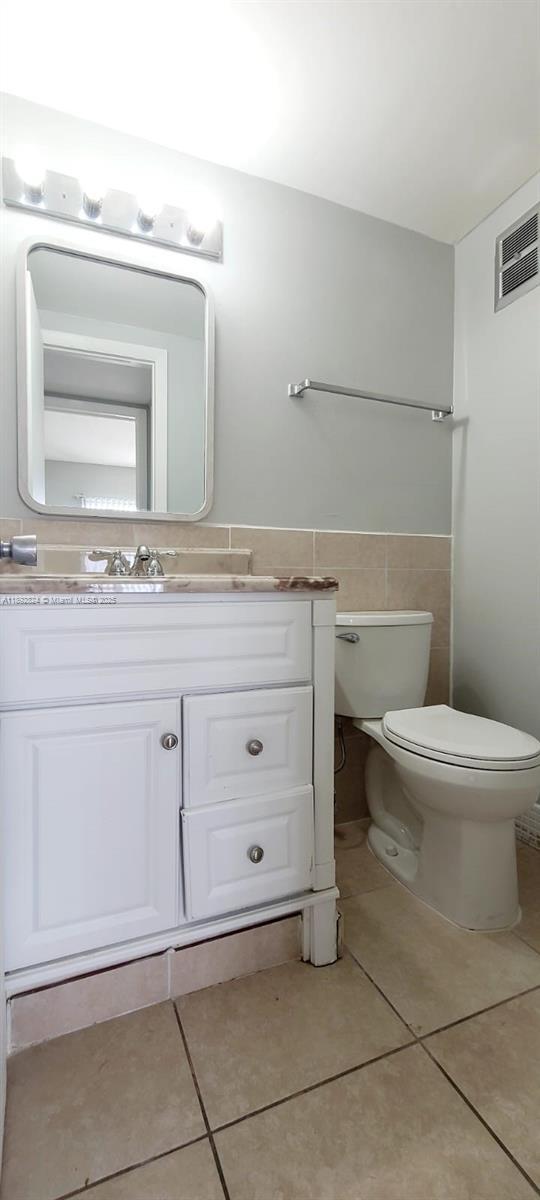 Building Photo - 287 Norwich L