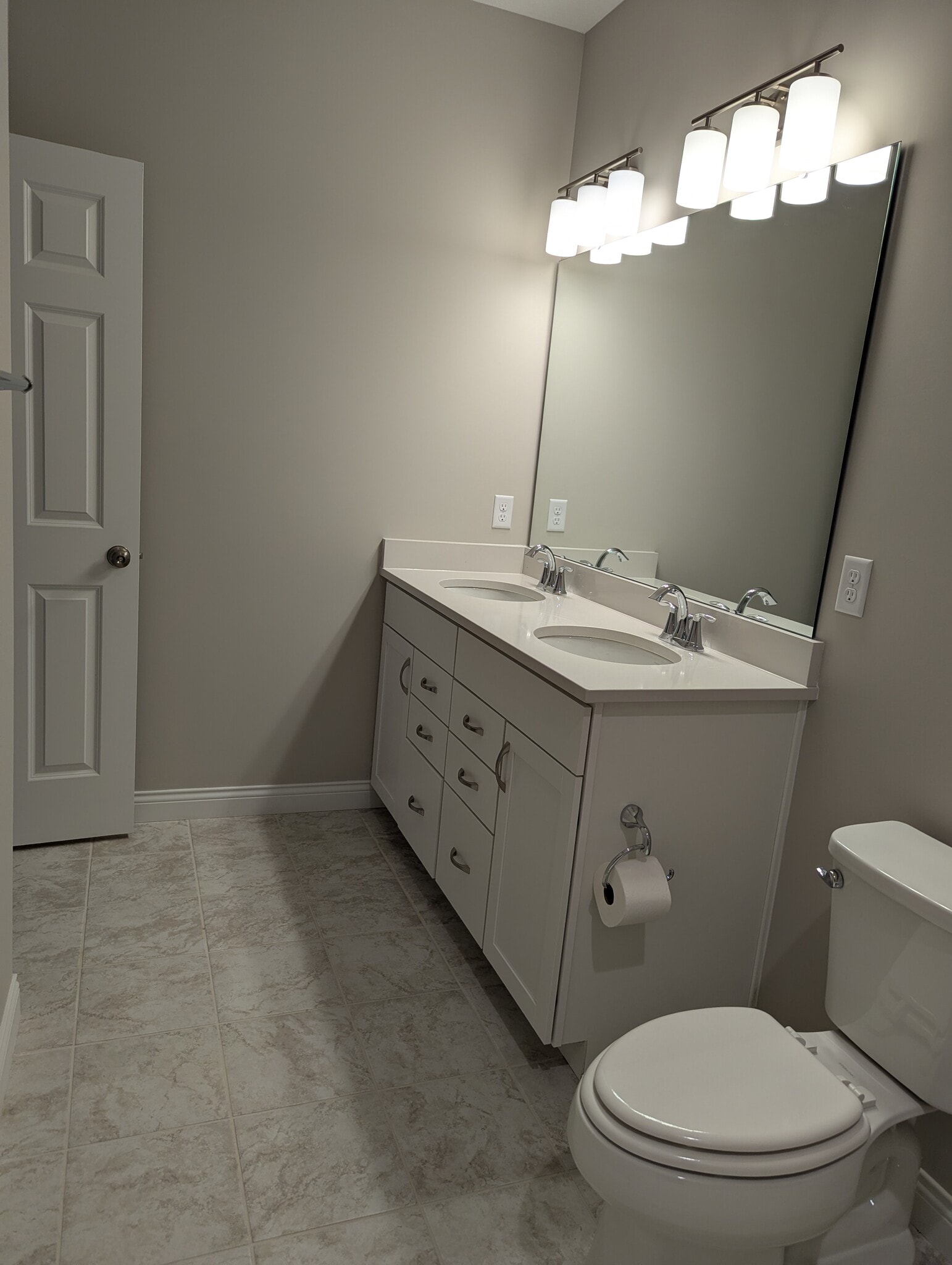 2nd Floor Bathroom #1 - 5689 Ohio Trl