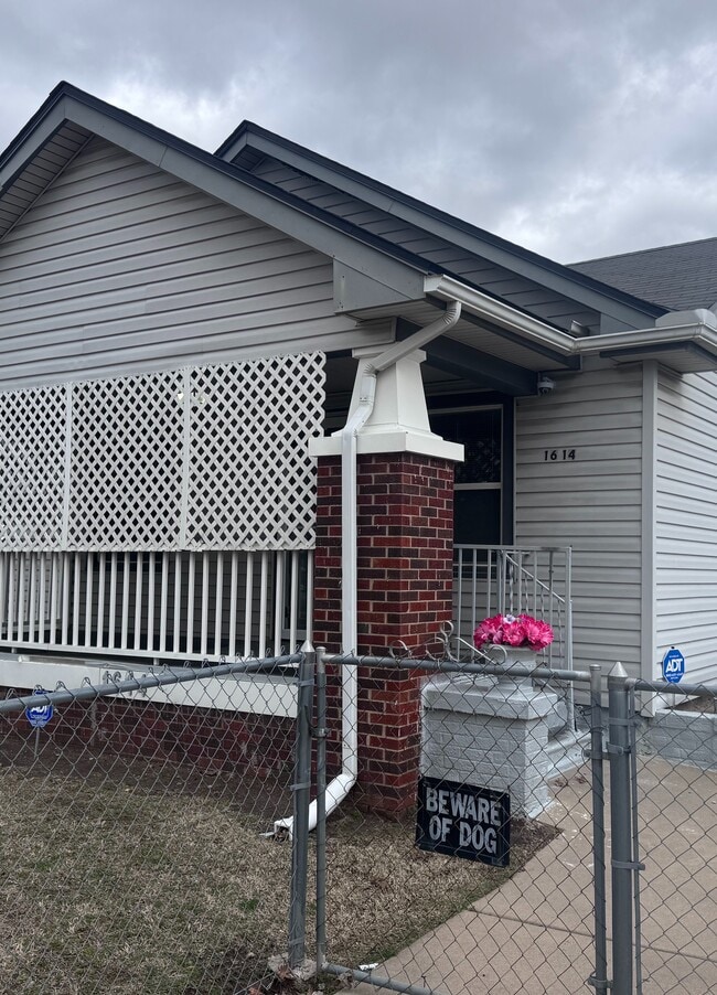 Building Photo - Grove