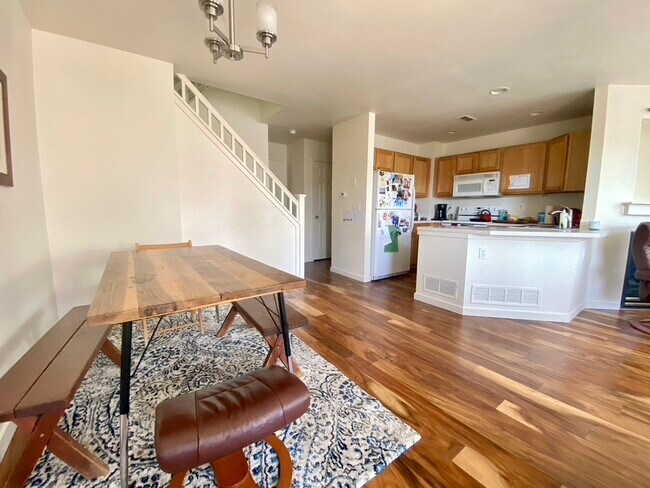 Building Photo - 111 Rowena Pl