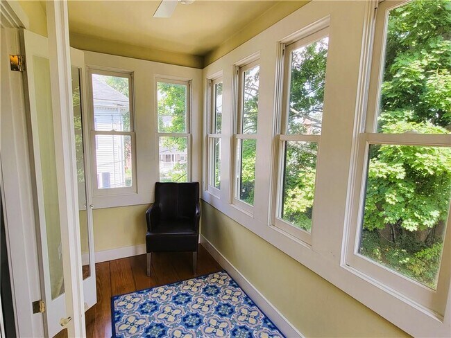 Building Photo - 60 Prairie Ave