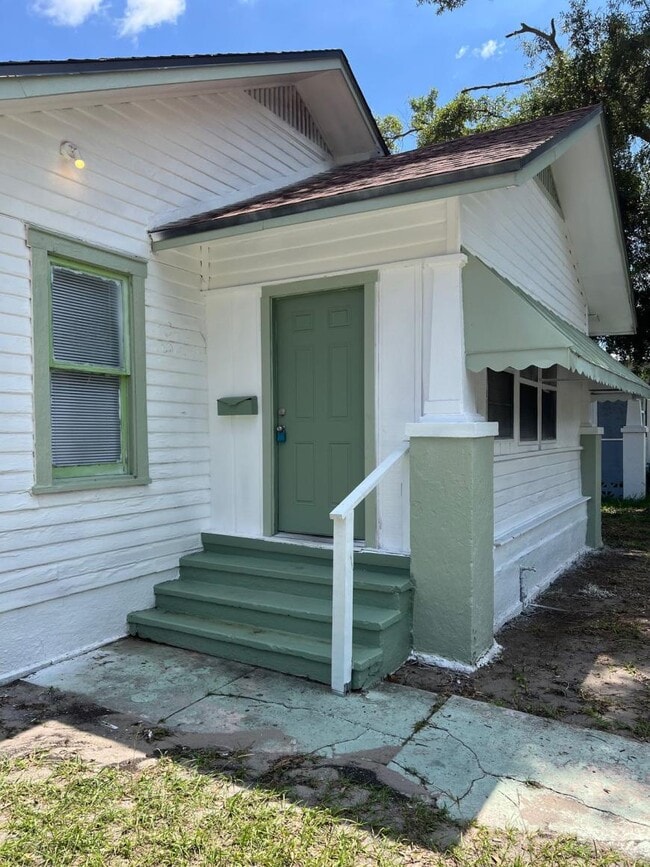 Building Photo - 2.0 bedroom in St. Petersburg Florida 33705